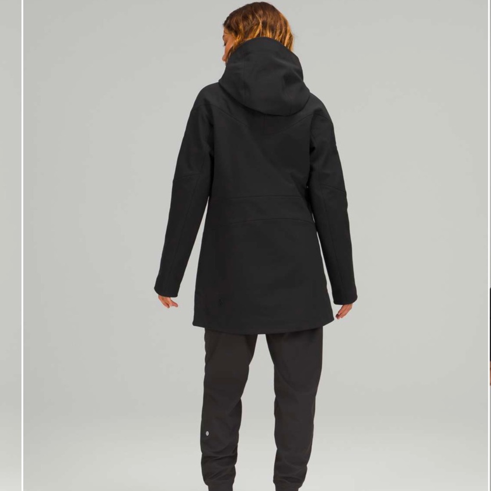 EUC Lululemon RepelShell Rain Jacket size 6
